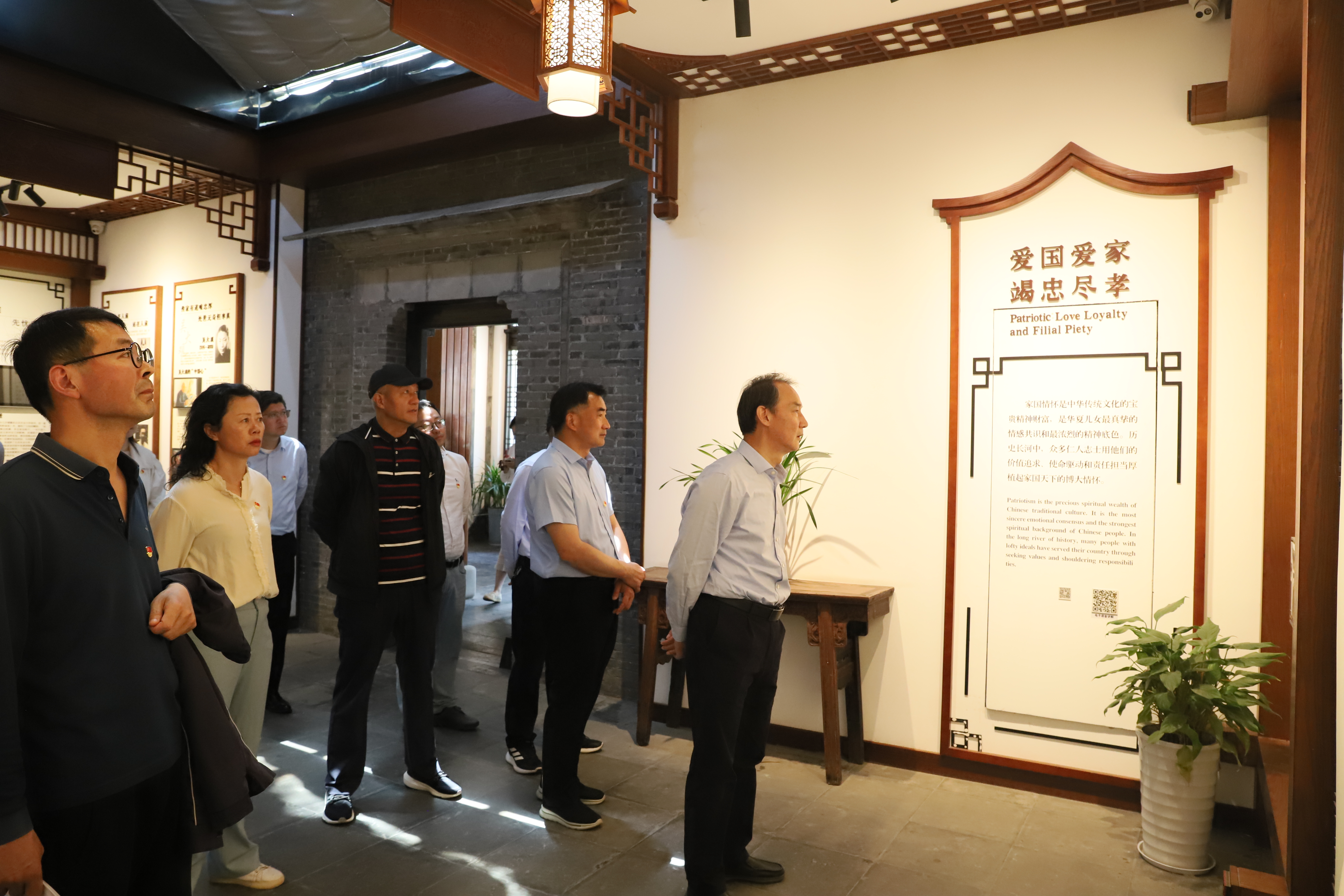 市水利局组织参观扬州家风展示馆
