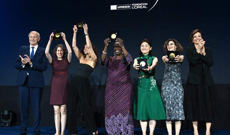 “世界杰出女科学家奖”颁奖典礼在巴黎举办