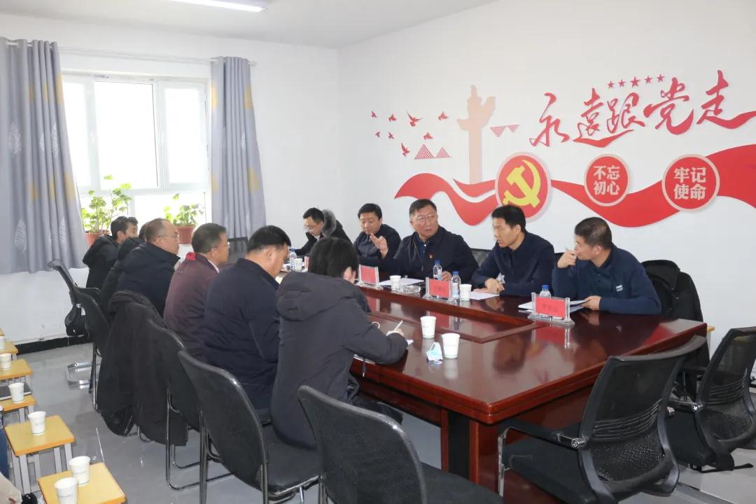 自治区人民检察院领导春节慰问驻村干部