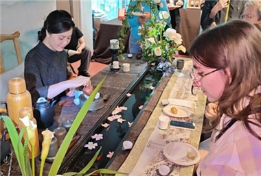 Wuxi treats French visitors with fragrant tea
