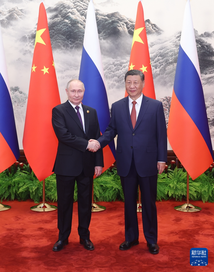5月16日上午，国家主席习近平在北京人民大会堂同来华进行国事访问的俄罗斯总统普京举行会谈。这是习近平同普京握手。