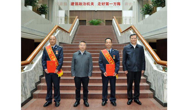 胡静林会见税务系统全国五一劳动奖受表彰代表