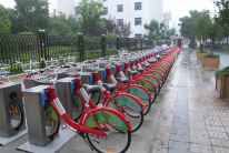 扬州市最早一批公共自行车站点正式建成